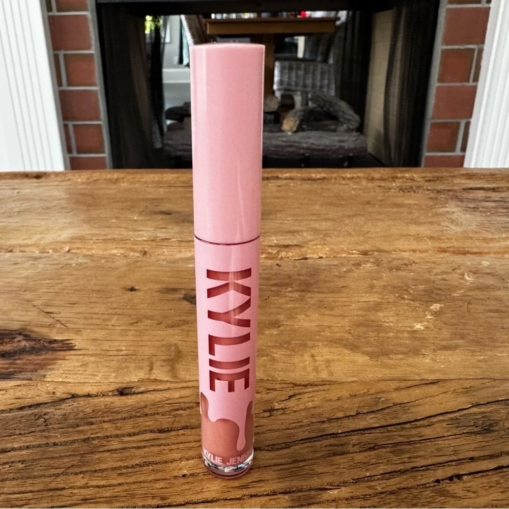 NEW IN BOX Kylie Lip Shine Laquer ~ You’re Cute Jeans (815) Nude pink